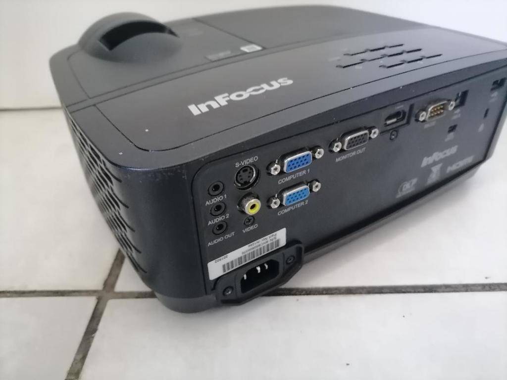 Projectors *YEAR END CLEARANCE*R30 FREIGHT*INFOCUS IN124A PROJECTOR